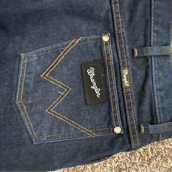 Wrangler Men’s Dark Denim Jeans: Size 38, Inseam 32 - Picture 4 of 4